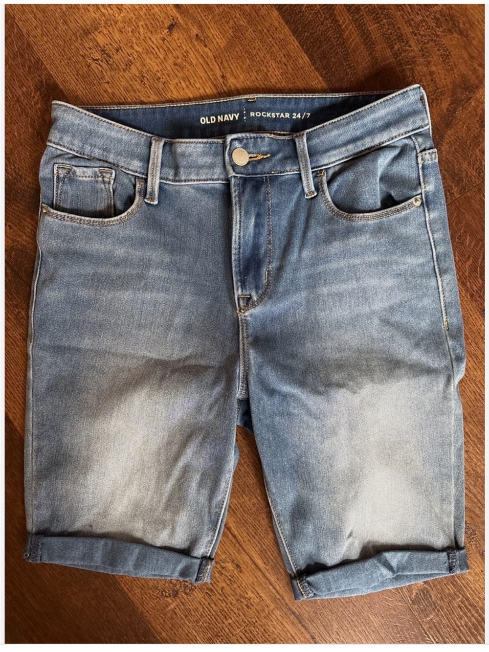Old Navy Women’s Rockstar 24/7 Light Blue Denim Shorts 8 Petite